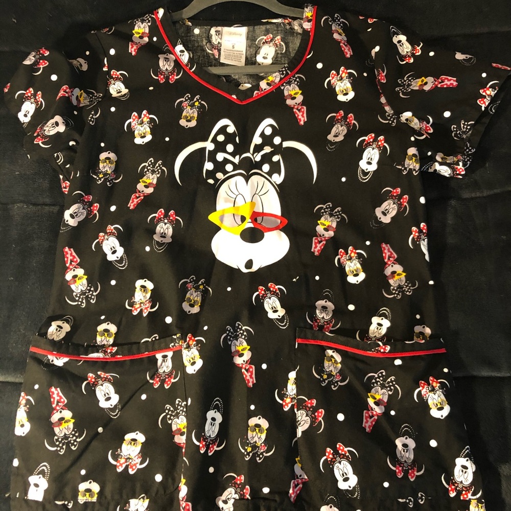 Minnie Mouse scrub top
